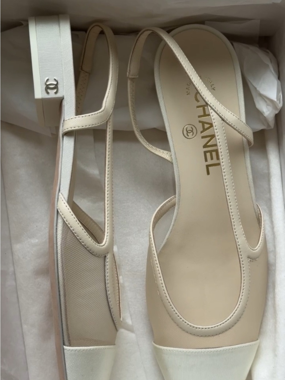 CHANEL 2026 White Slingback Flats - Picture 4 of 4
